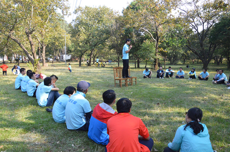 高臺(tái)演講(1)_副本.jpg 高臺(tái)演講(1)_副本.jpg