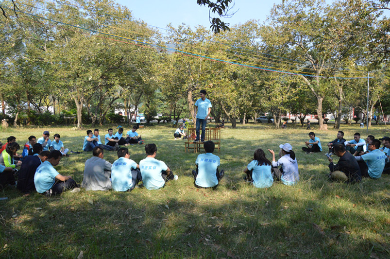 高臺(tái)演講(3)_副本.jpg 高臺(tái)演講(3)_副本.jpg